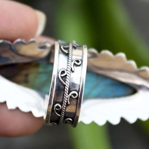 3/$30 NEW Vintage Boho Ring Inlaid Antique Style - Picture 2 of 2